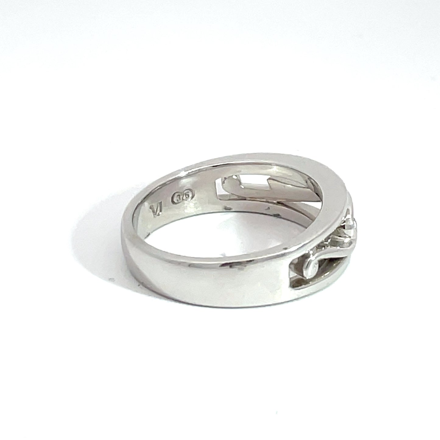 9ct White Gold Aquamarine Swirl Ring