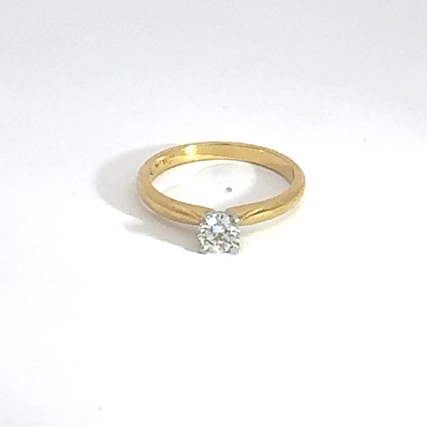 18ct Yellow Gold Diamond Solitaire