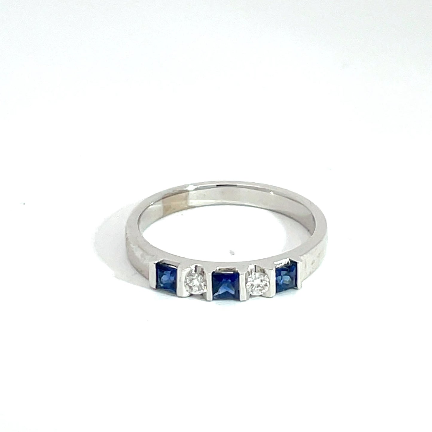 18ct White Gold Sapphire Ring