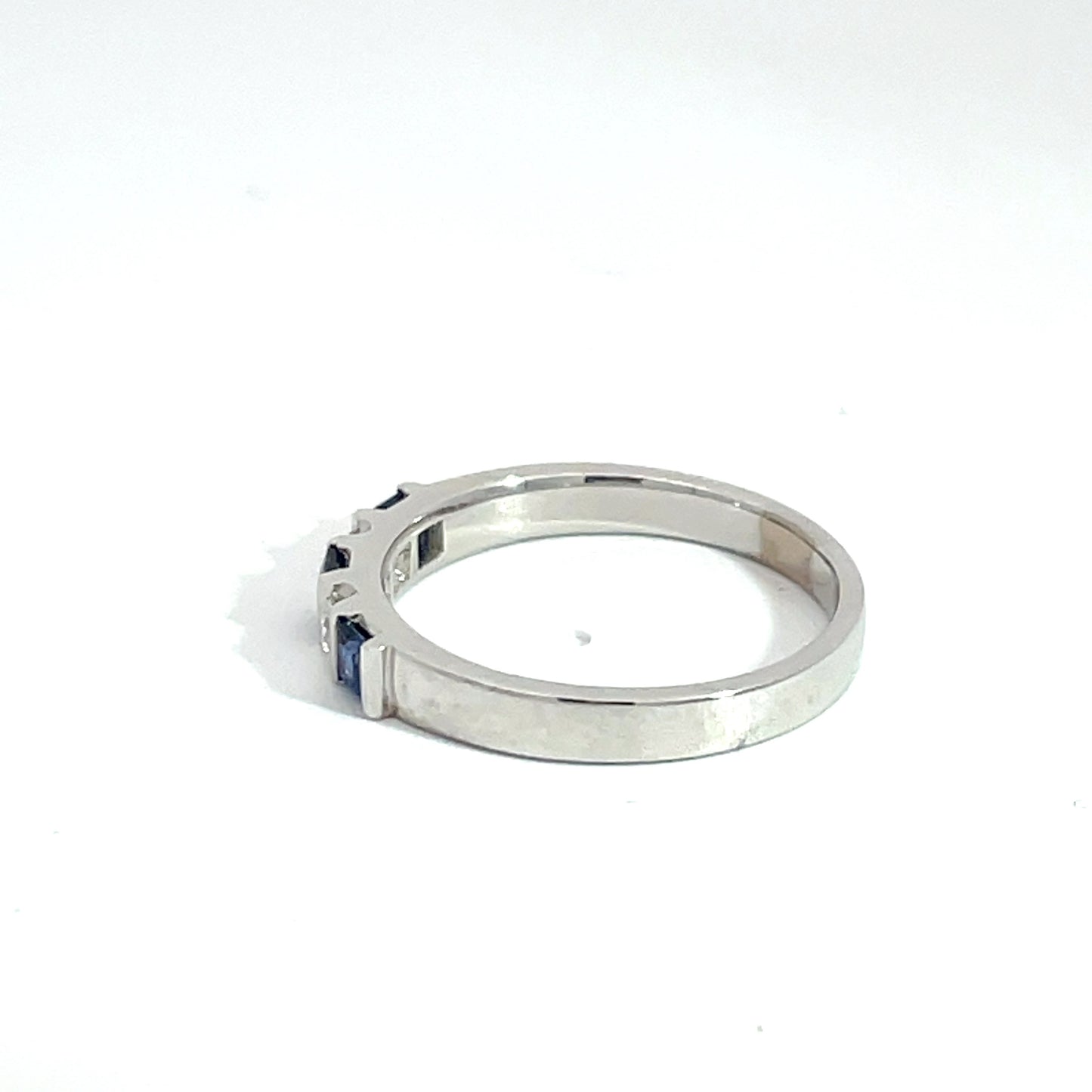 18ct White Gold Sapphire Ring