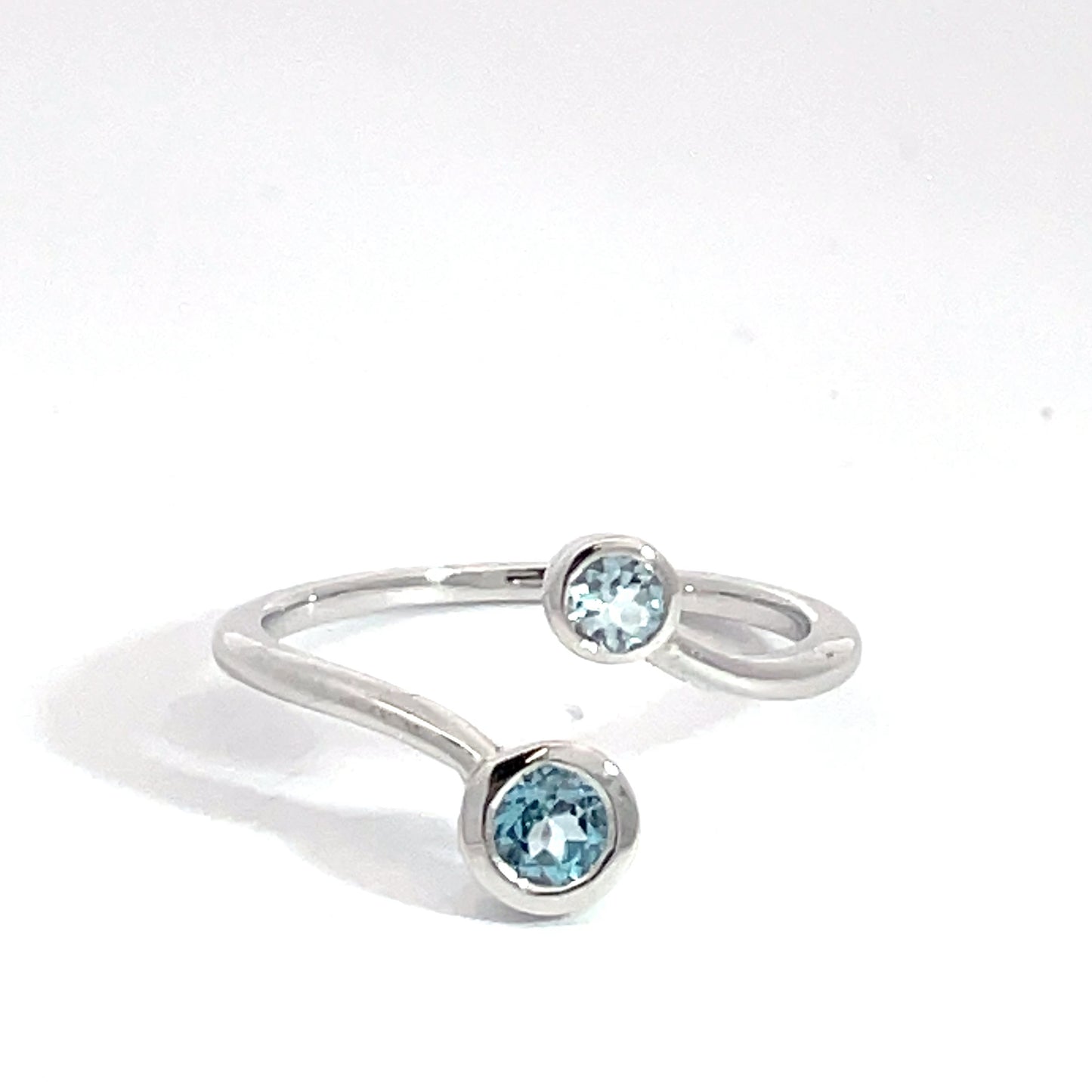 9ct White Gold Blue Topaz Ring