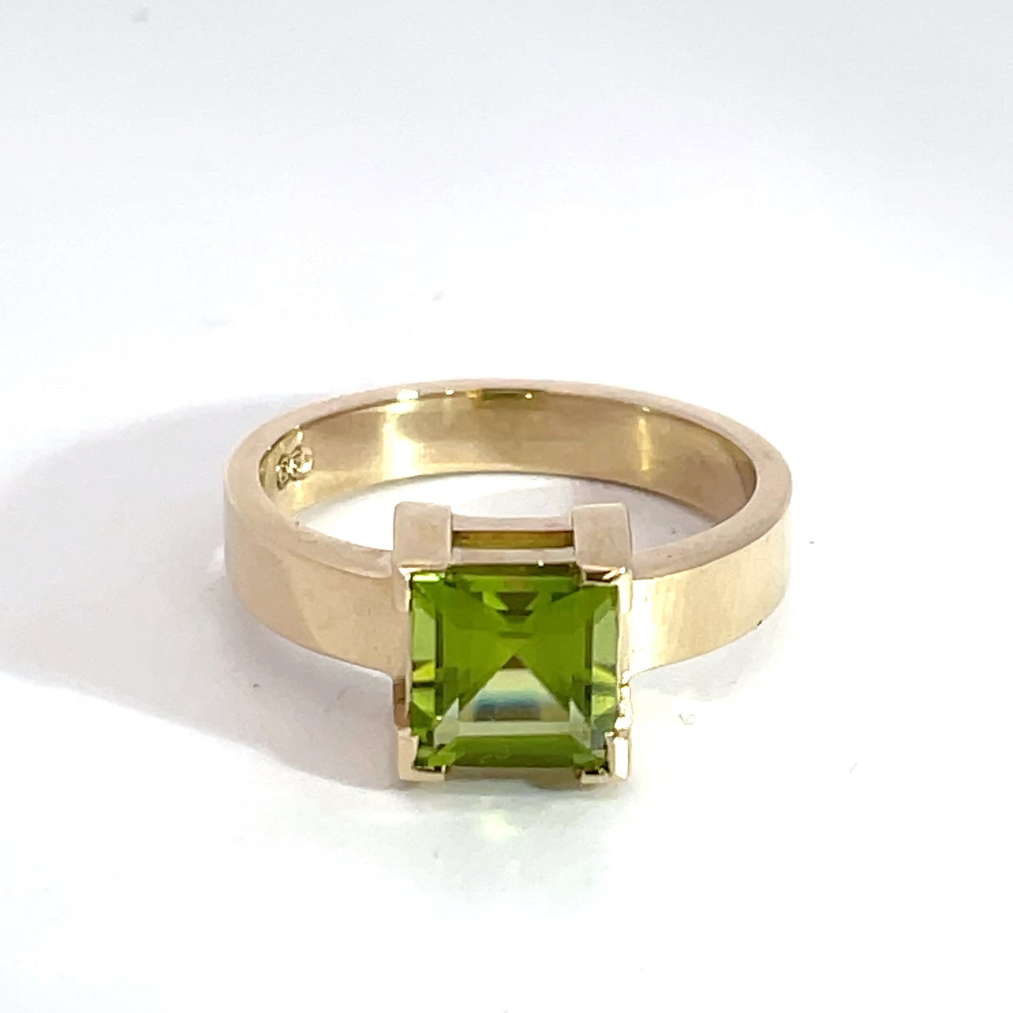 9ct Yellow Gold Peridot Ring