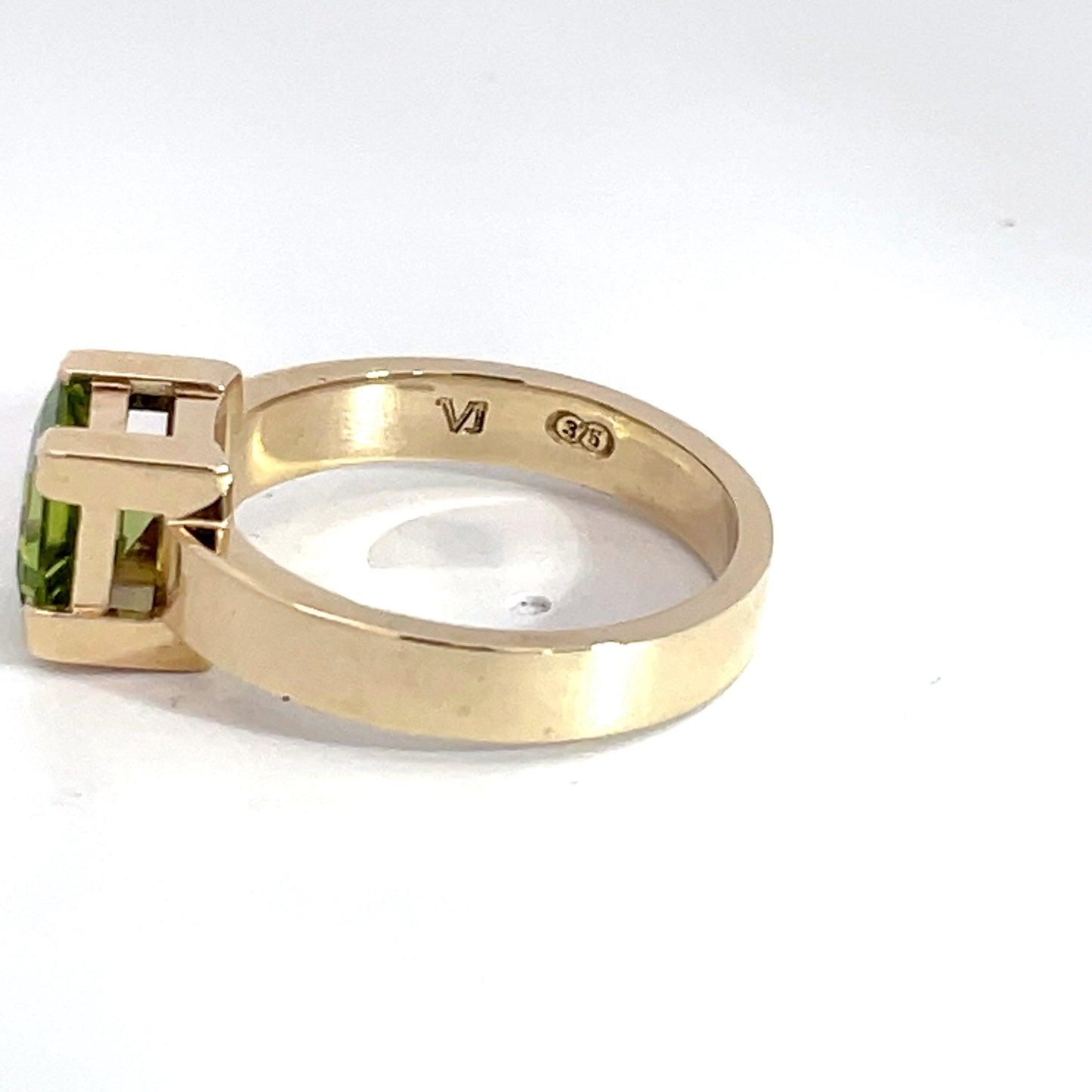 9ct Yellow Gold Peridot Ring
