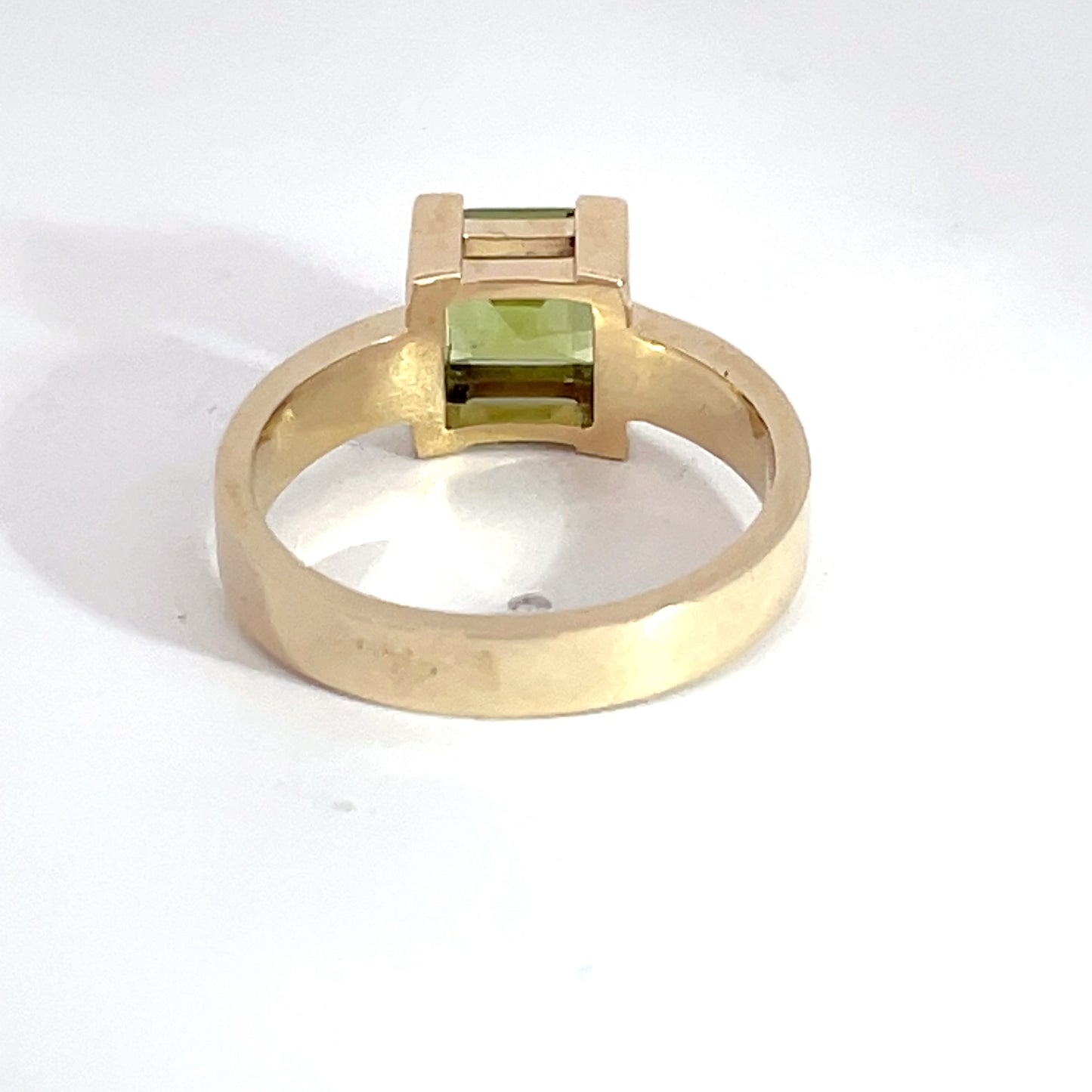 9ct Yellow Gold Peridot Ring