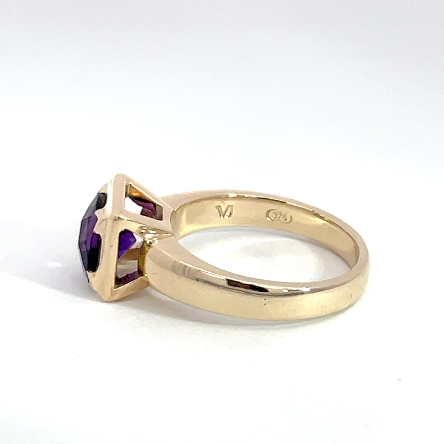 9ct Yellow Gold Amethyst Ring
