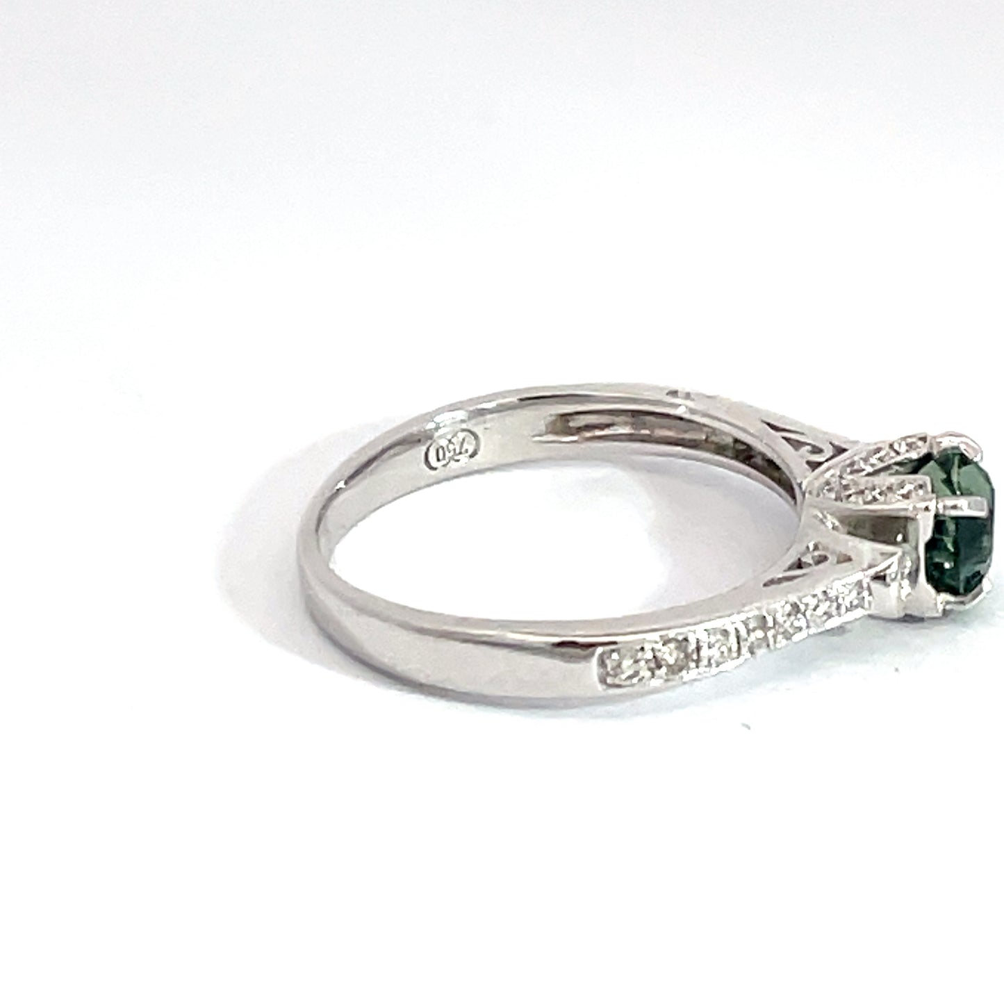 18ct White Gold Teal Sapphire and Diamond Ring Pre Loved