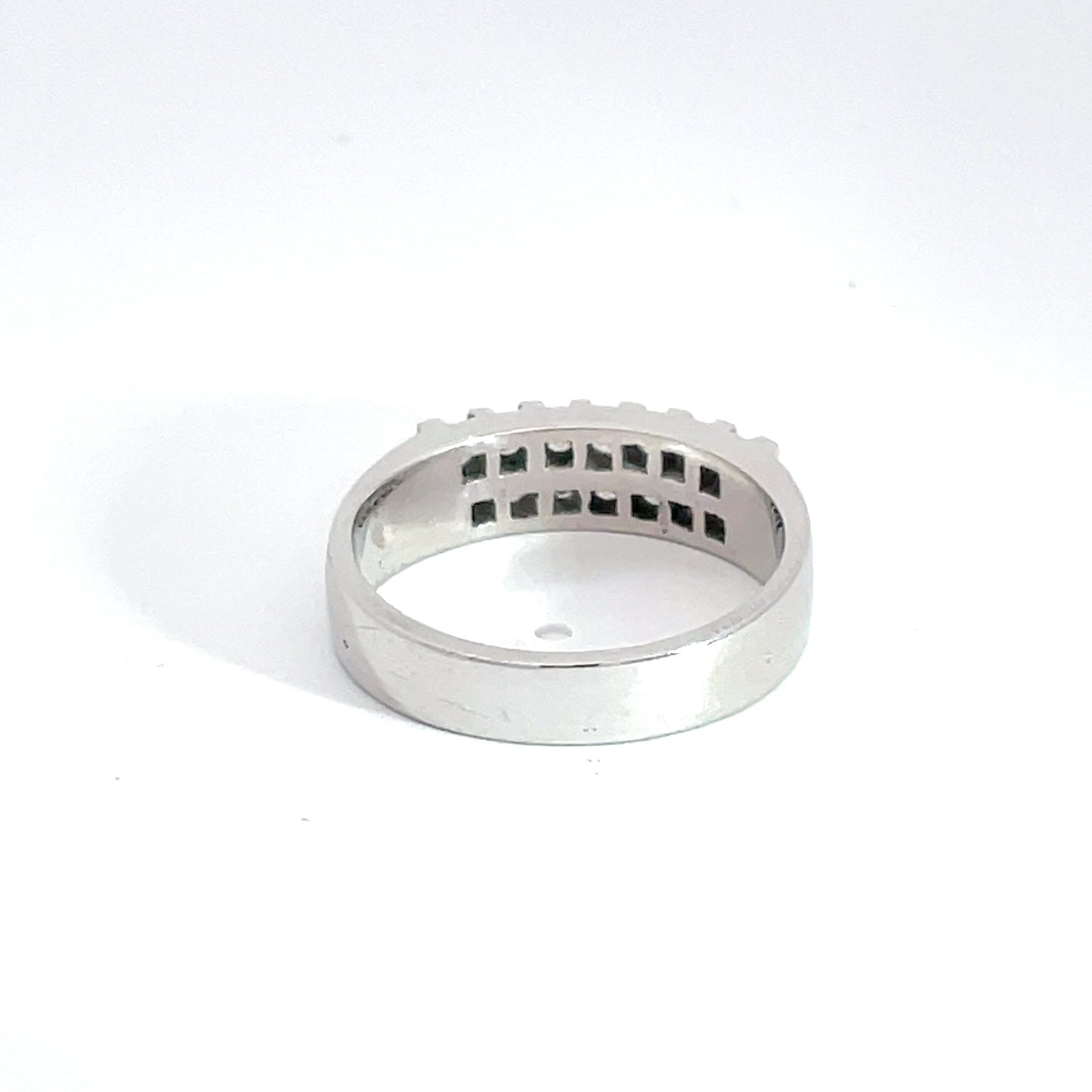 18ct White Gold Pebble Diamond Ring