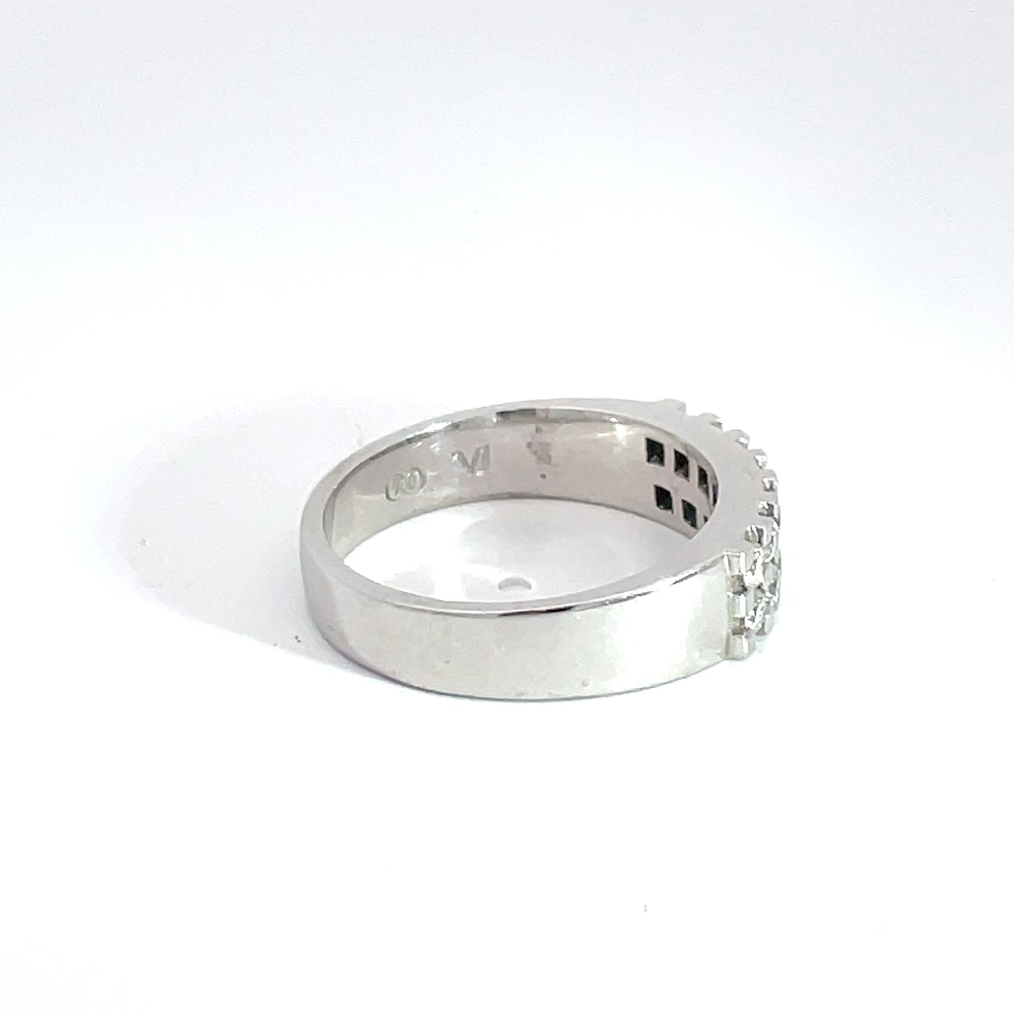 18ct White Gold Pebble Diamond Ring
