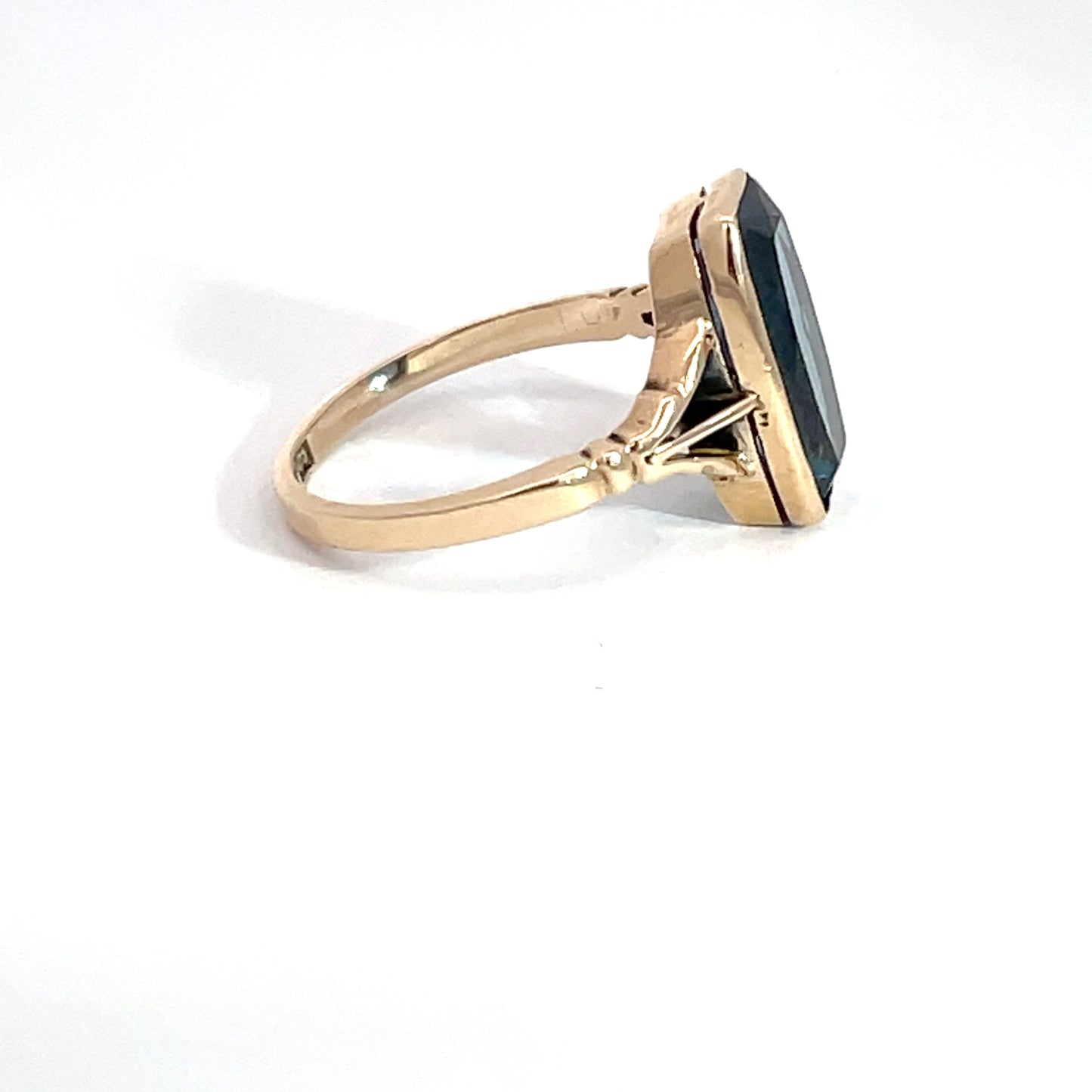 9ct Yellow Gold Zircon Ring Pre Loved