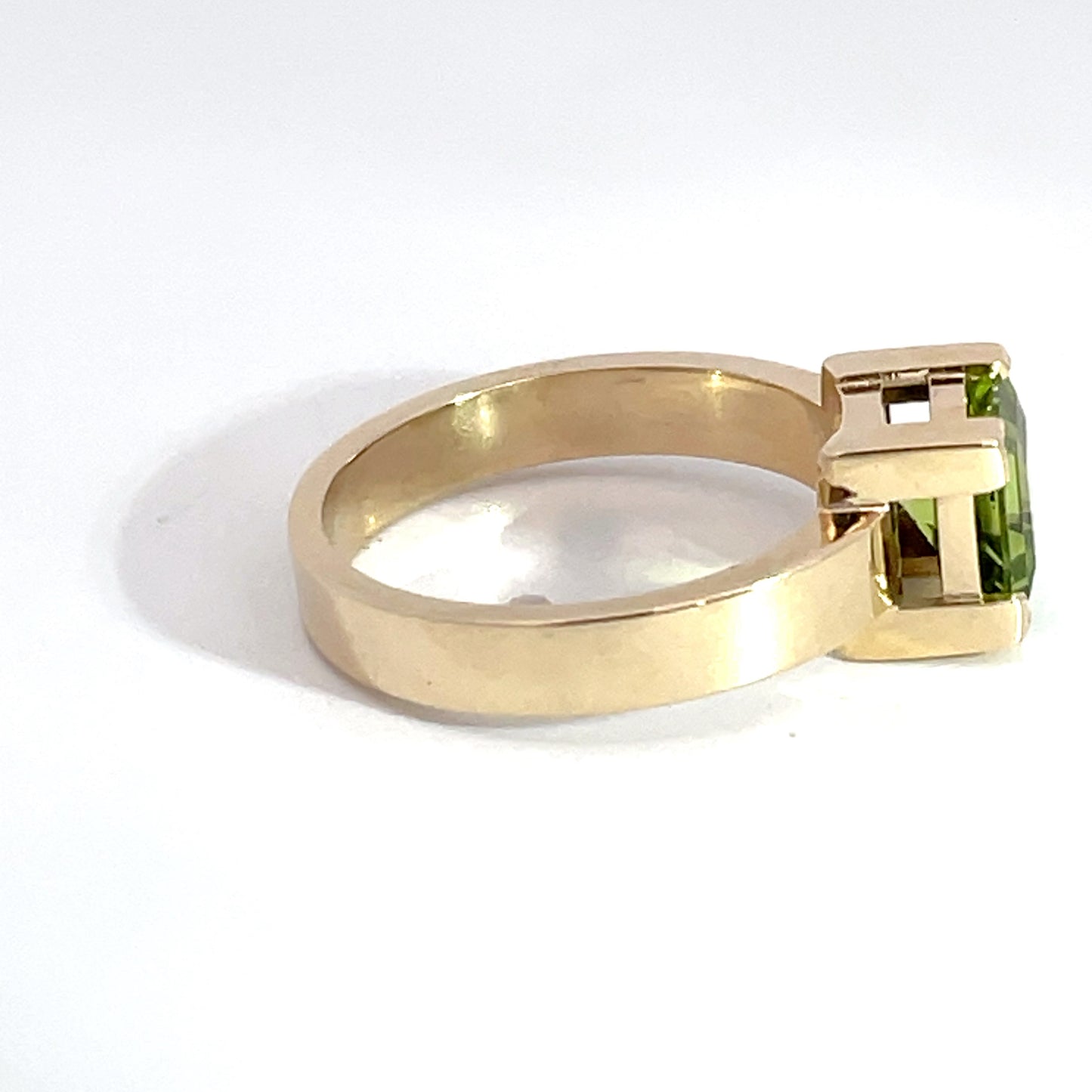 9ct Yellow Gold Peridot Ring