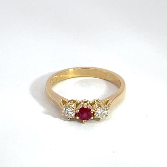 18ct Yellow Gold 3 Stone Ruby and Diamond Ring