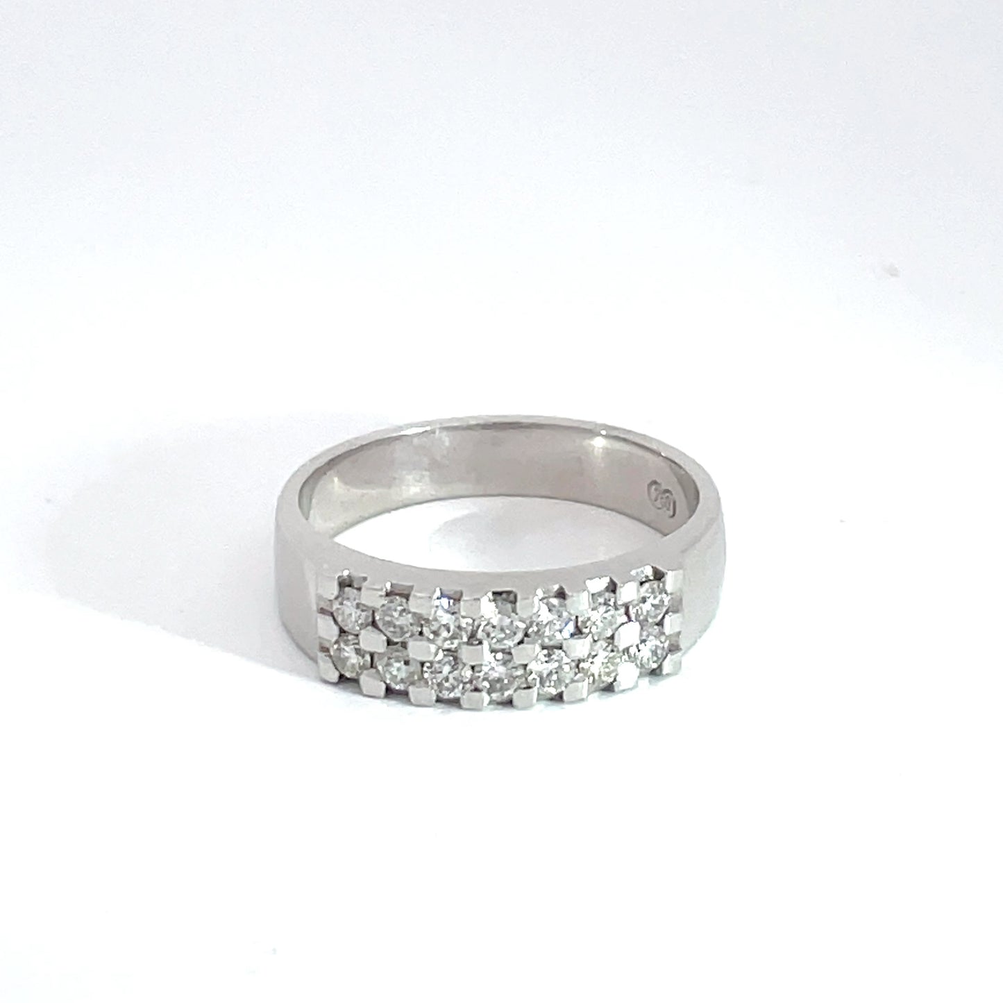 18ct White Gold Pebble Diamond Ring