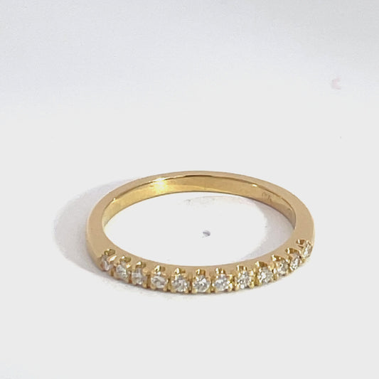 18ct Yellow Gold 12 Diamond Band